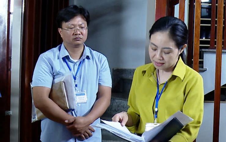 Đoàn kiểm tra liên ngành xã Ứng Hoà kiểm tra các cơ sở hoạt động kinh doanh dịch vụ có điều kiện.- Ảnh 1.