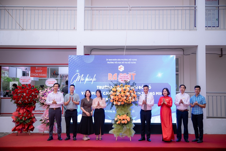 VIỆT HƯNG ĐI ĐẦU TRONG "SỐ HÓA" AN TOÀN THỰC PHẨM HỌC ĐƯỜNG: RA MẮT MÔ HÌNH SMART CANTEEN TẠI TRƯỜNG TIỂU HỌC ĐÔ THỊ VIỆT HƯNG- Ảnh 9.