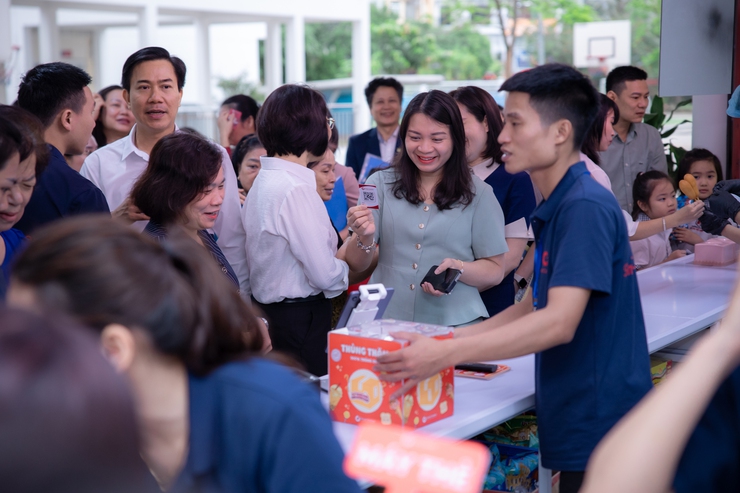 VIỆT HƯNG ĐI ĐẦU TRONG "SỐ HÓA" AN TOÀN THỰC PHẨM HỌC ĐƯỜNG: RA MẮT MÔ HÌNH SMART CANTEEN TẠI TRƯỜNG TIỂU HỌC ĐÔ THỊ VIỆT HƯNG- Ảnh 15.