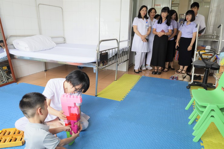 Đẩy mạnh kết nối chuyên môn giữa Hà Nội - Cao Bằng: Phát huy y học cổ truyền trong chăm sóc sức khỏe- Ảnh 3.