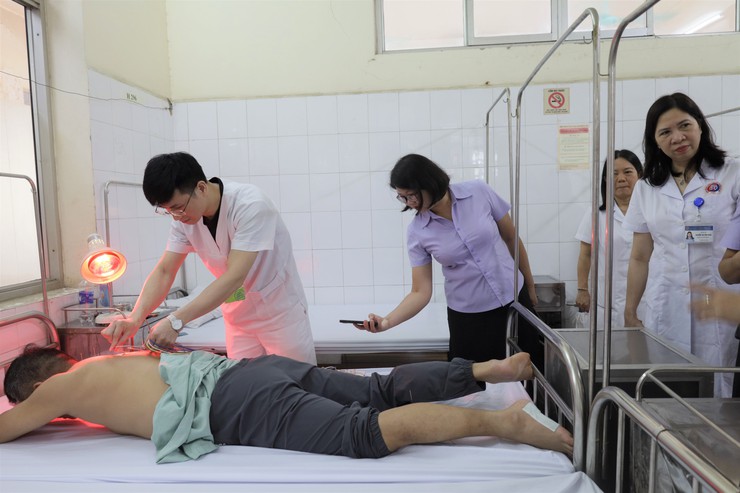 Đẩy mạnh kết nối chuyên môn giữa Hà Nội - Cao Bằng: Phát huy y học cổ truyền trong chăm sóc sức khỏe- Ảnh 5.