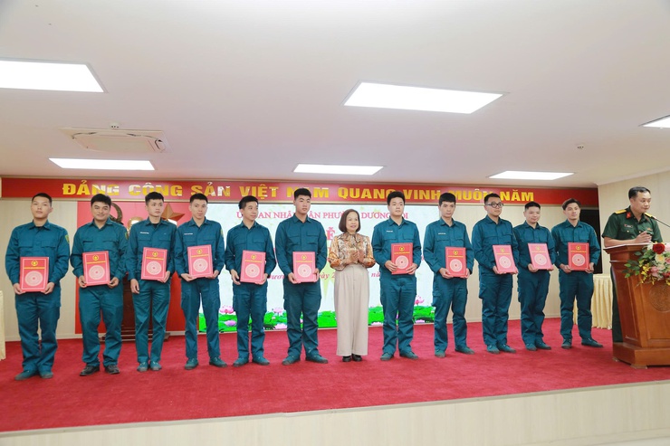 Phường Dương Nội kết nạp 86 chiến sỹ dân quân năm nhất- Ảnh 1.