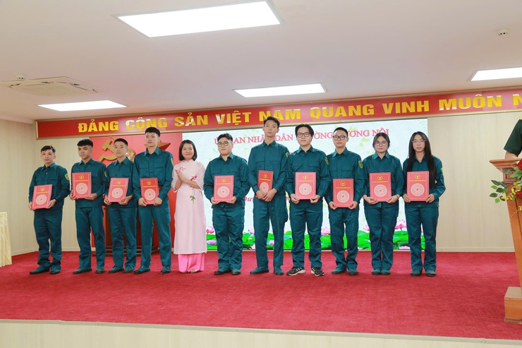 Phường Dương Nội kết nạp 86 chiến sỹ dân quân năm nhất- Ảnh 2.