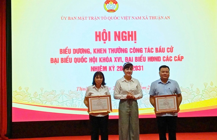 Ủy ban MTTQ Việt Nam xã Thuận An biểu dương, khen thưởng trong công tác bầu đại biểu quốc hội khóa XVI và đại biểu HĐND các cấp  nhiệm kỳ 2026- 2031- Ảnh 1.