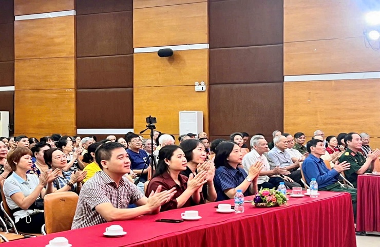 PHƯỜNG BẠCH MAI TỔ CHỨC HỘI NGHỊ NÓI CHUYỆN TRUYỀN THỐNG: ÔN LẠI KÝ ỨC HÀO HÙNG, HƯỚNG TỚI TƯƠNG LAI- Ảnh 2.