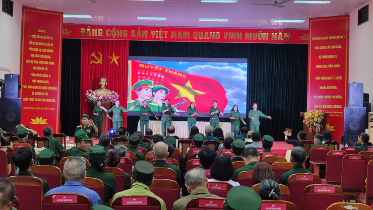 Hội Cựu chiến binh phường Phú Lương kỷ niệm 51 năm Ngày Giải phóng miền Nam, thống nhất đất nước (30/4/1975 - 30/4/2026)- Ảnh 2.