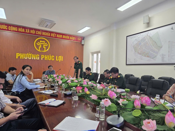 Làm việc với các đơn vị Quốc phòng về bàn giao mặt bằng thực hiện các dự án trên địa bàn phường- Ảnh 1.