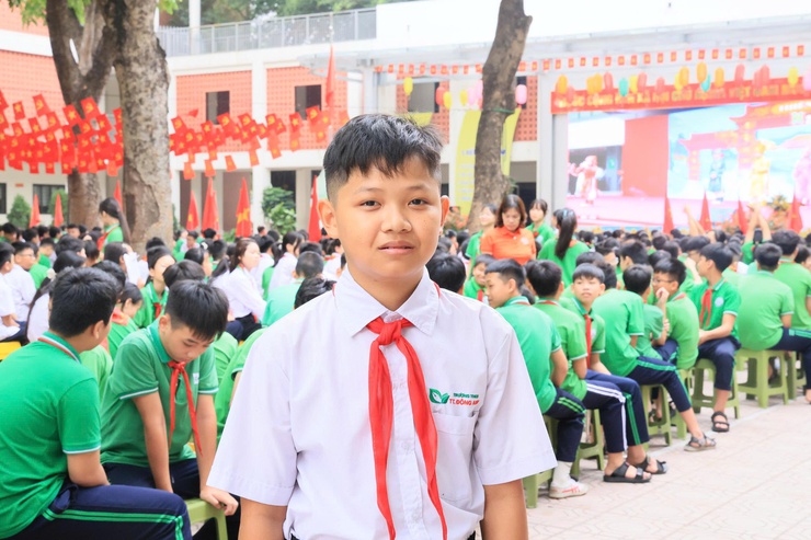 Em Nguyễn Duy Khánh- học sinh lớp 8A8 trường THCS Thư Lâm  – tấm gương sáng từ nghĩa cử nhặt được của rơi, trả người đánh mất- Ảnh 1.