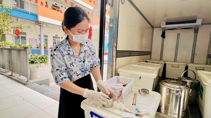 HĐND phường Phú Thượng tăng cường giám sát an toàn thực phẩm tại trường học- Ảnh 6.