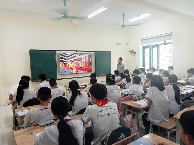 Các trường THCS trên địa bàn xã Quảng Bị tham dự tiết học pháp luật trực tuyến “Gen Z – Tự hào Hà nội, sống chuẩn an toàn”- Ảnh 5.