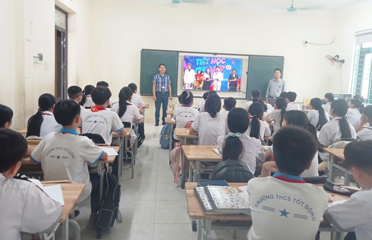 Các trường THCS trên địa bàn xã Quảng Bị tham dự tiết học pháp luật trực tuyến “Gen Z – Tự hào Hà nội, sống chuẩn an toàn”- Ảnh 6.