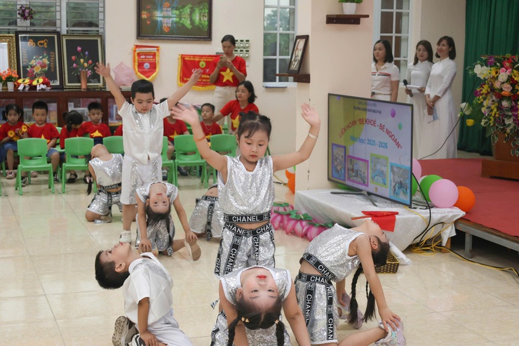Liên hoan “Bé khỏe – Bé ngoan” tại Trường Mầm non Bạch Hạ- Ảnh 5.