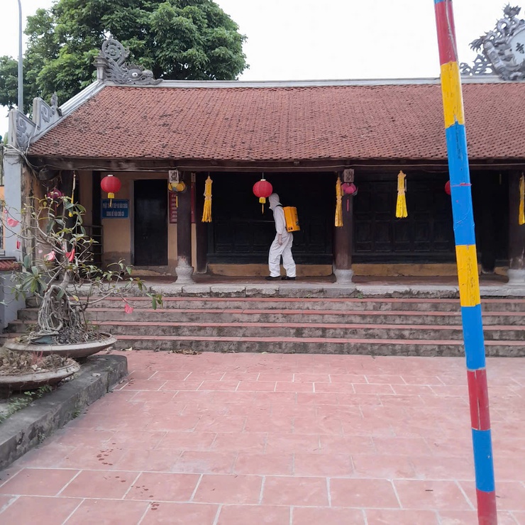 CHỦ ĐỘNG PHUN KHỬ KHUẨN PHỤC VỤ CÔNG TÁC CHUẨN BỊ LỄ HỘI TRUYỀN THỐNG LÀNG CHUÔNG 2026- Ảnh 1.