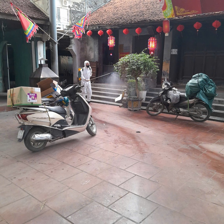 CHỦ ĐỘNG PHUN KHỬ KHUẨN PHỤC VỤ CÔNG TÁC CHUẨN BỊ LỄ HỘI TRUYỀN THỐNG LÀNG CHUÔNG 2026- Ảnh 2.