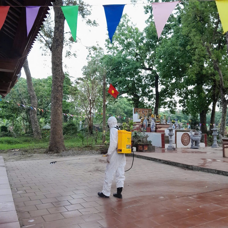 CHỦ ĐỘNG PHUN KHỬ KHUẨN PHỤC VỤ CÔNG TÁC CHUẨN BỊ LỄ HỘI TRUYỀN THỐNG LÀNG CHUÔNG 2026- Ảnh 6.