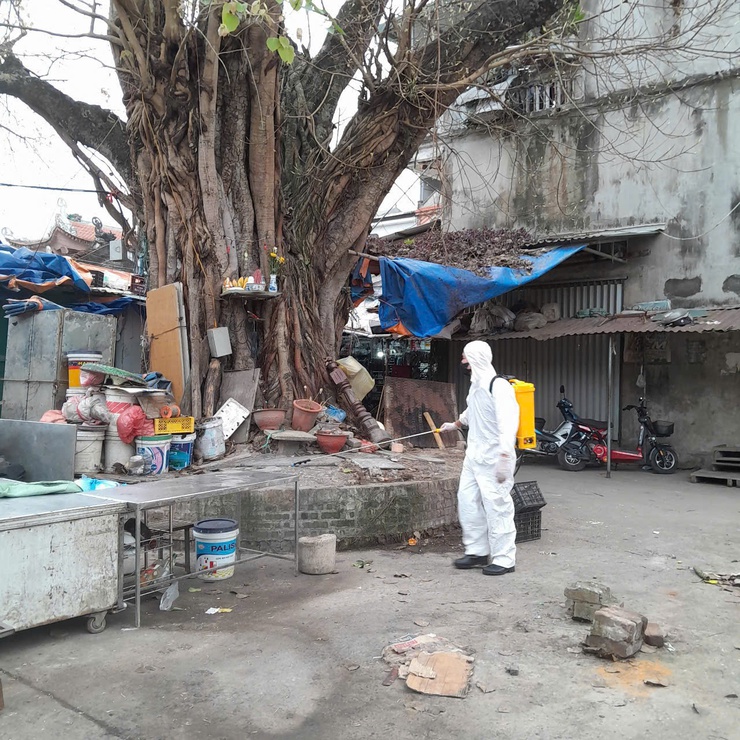 CHỦ ĐỘNG PHUN KHỬ KHUẨN PHỤC VỤ CÔNG TÁC CHUẨN BỊ LỄ HỘI TRUYỀN THỐNG LÀNG CHUÔNG 2026- Ảnh 8.