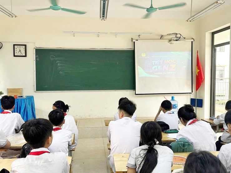 Các trường THCS trên địa bàn xã Quảng Bị tham dự tiết học pháp luật trực tuyến “Gen Z – Tự hào Hà nội, sống chuẩn an toàn”- Ảnh 3.