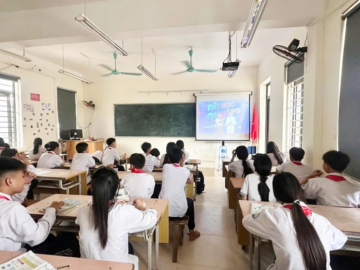 Các trường THCS trên địa bàn xã Quảng Bị tham dự tiết học pháp luật trực tuyến “Gen Z – Tự hào Hà nội, sống chuẩn an toàn”- Ảnh 4.