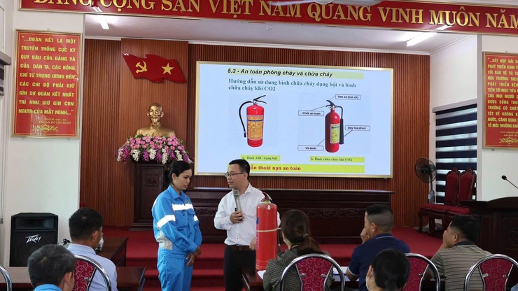 CÔNG TY CỔ PHẦN MÔI TRƯỜNG ĐÔ THỊ SÓC SƠN: KHAI MẠC KHÓA HUẤN LUYỆN ATVSLĐ – VÌ SỨC KHỎE NGƯỜI LAO ĐỘNG, VÌ SỰ PHÁT TRIỂN BỀN VỮNG- Ảnh 3.