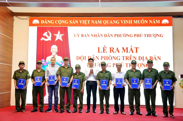 Lễ ra mắt đội dân phòng Phường Phú Thượng – tăng cường lực lượng tại chỗ, chủ động bảo đảm an ninh, an toàn địa bàn- Ảnh 2.