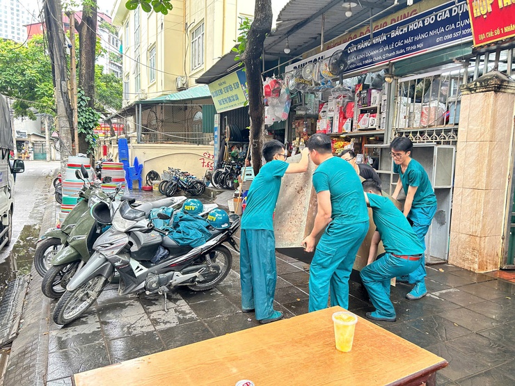 Thanh Xuân: Lực lượng Dân quân thường trực xung kích hỗ trợ Nhân dân giải phóng mặt bằng- Ảnh 2.