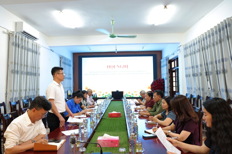 Phú Nghĩa tổ chức bàn giao các Hội được Đảng, Nhà nước giao nhiệm vụ và các Hội quần chúng về trực thuộc Ủy ban Mặt trận tổ quốc Việt Nam xã- Ảnh 1.