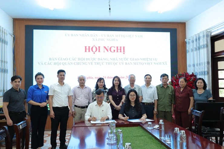 Phú Nghĩa tổ chức bàn giao các Hội được Đảng, Nhà nước giao nhiệm vụ và các Hội quần chúng về trực thuộc Ủy ban Mặt trận tổ quốc Việt Nam xã- Ảnh 5.