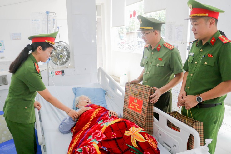 Lan tỏa yêu thương từ chương trình "Suất ăn nghĩa tình" tại Quốc Oai- Ảnh 2.