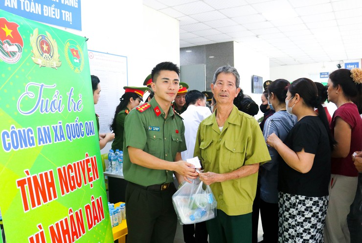 Lan tỏa yêu thương từ chương trình "Suất ăn nghĩa tình" tại Quốc Oai- Ảnh 10.