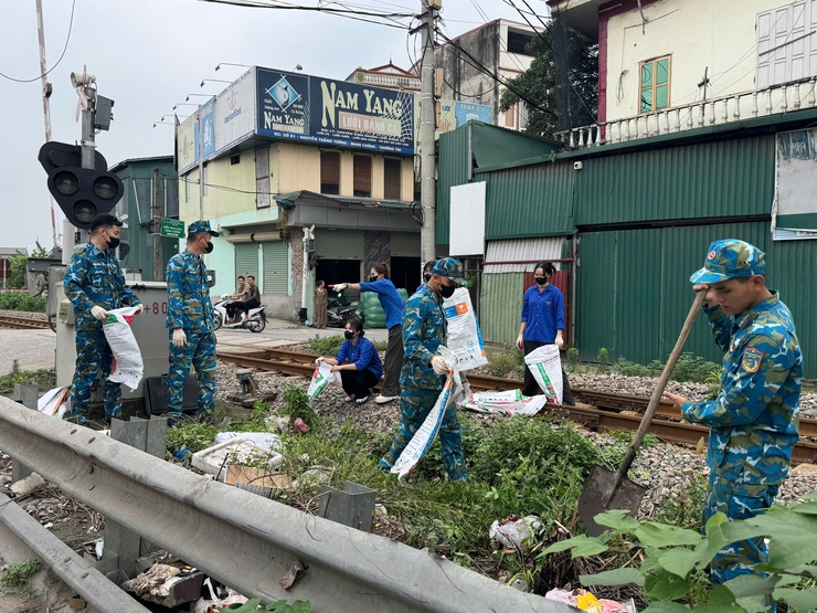Xã Phú Xuyên quyết liệt xóa "điểm đen" rác thải, làm sạch môi trường- Ảnh 4.