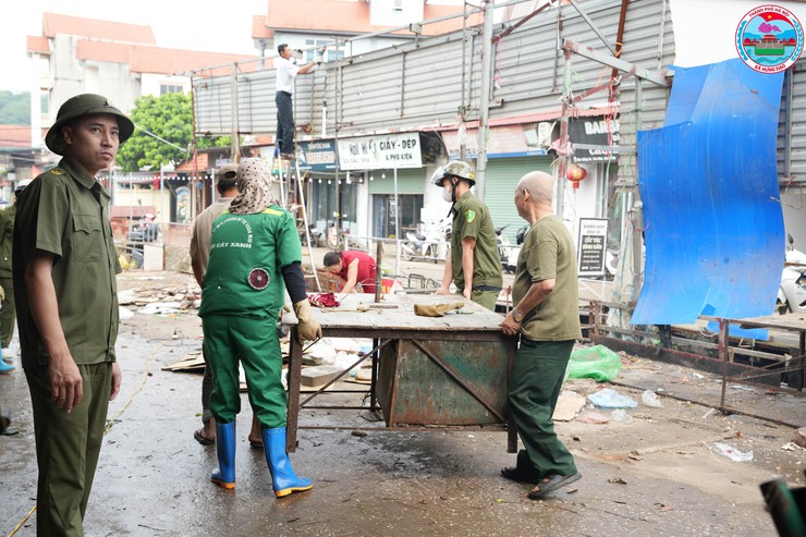 XÃ HƯNG ĐẠO RA QUÂN DUY TRÌ TRẬT TỰ ĐÔ THỊ, BẢO ĐẢM AN TOÀN GIAO THÔNG VÀ TRẬT TỰ CÔNG CỘNG- Ảnh 3.