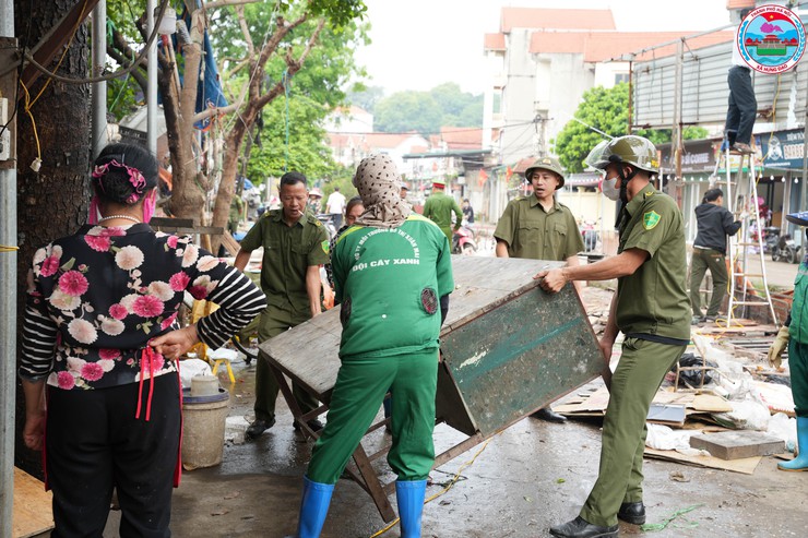 XÃ HƯNG ĐẠO RA QUÂN DUY TRÌ TRẬT TỰ ĐÔ THỊ, BẢO ĐẢM AN TOÀN GIAO THÔNG VÀ TRẬT TỰ CÔNG CỘNG- Ảnh 4.