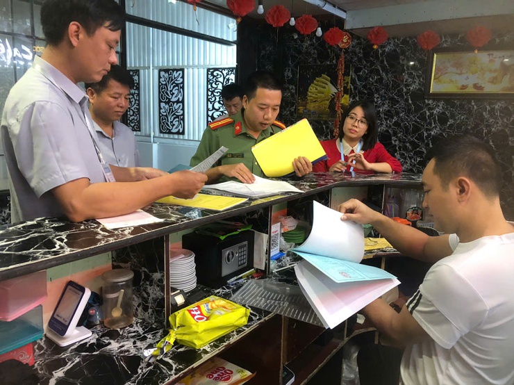 Phú Xuyên: Tăng cường kiểm tra hoạt động kinh doanh karaoke, siết chặt quản lý lĩnh vực văn hóa- Ảnh 2.