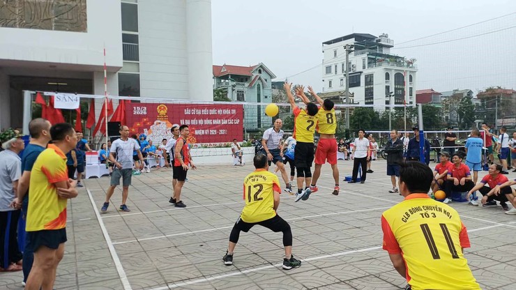 Long Biên đẩy mạnh các hoạt động tuyên truyền, văn hóa - thể thao chào mừng kỷ niệm 51 năm ngày Giải phóng miền Nam, thống nhất đất nước, 140 năm ngày Quốc tế Lao động và 136 năm ngày sinh Chủ tịch Hồ Chí Minh.- Ảnh 10.