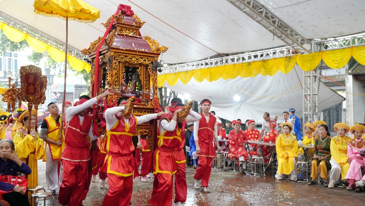 Đồng chí Phó Chủ tịch UBND phường Yên Nghĩa tham dự Lễ khai mạc và chúc mừng Lễ hội tại Đình Thị Mai Lĩnh- Ảnh 3.