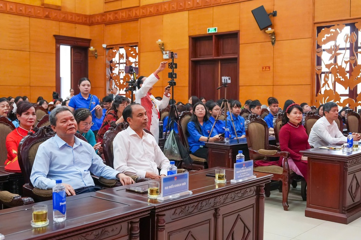 Tây Hồ rực rỡ sắc màu Liên hoan văn nghệ “Giai điệu tự hào - Rạng rỡ Việt Nam”- Ảnh 2.