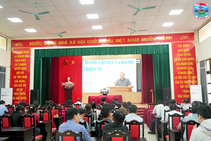 XÃ HƯNG ĐẠO THAM DỰ HỘI NGHỊ TẬP HUẤN TRIỂN KHAI THỦ TỤC HÀNH CHÍNH CỦA ĐẢNG TRÊN MÔI TRƯỜNG ĐIỆN TỬ- Ảnh 2.