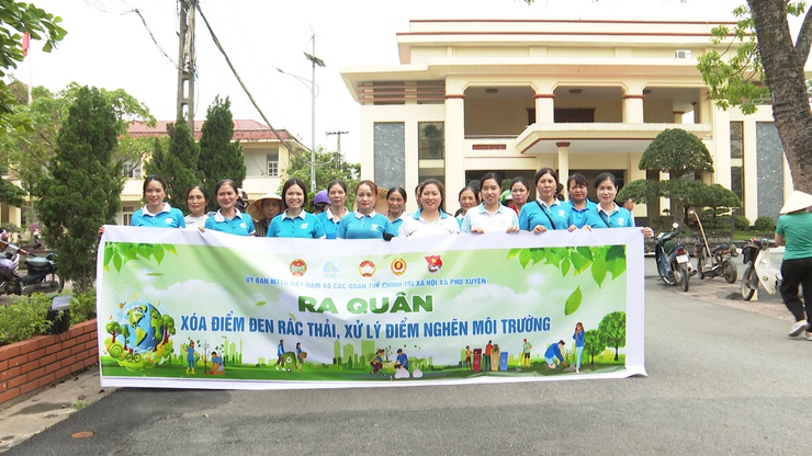 Xã Phú Xuyên quyết liệt xóa "điểm đen" rác thải, làm sạch môi trường- Ảnh 2.