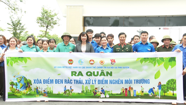 Xã Phú Xuyên quyết liệt xóa "điểm đen" rác thải, làm sạch môi trường- Ảnh 1.