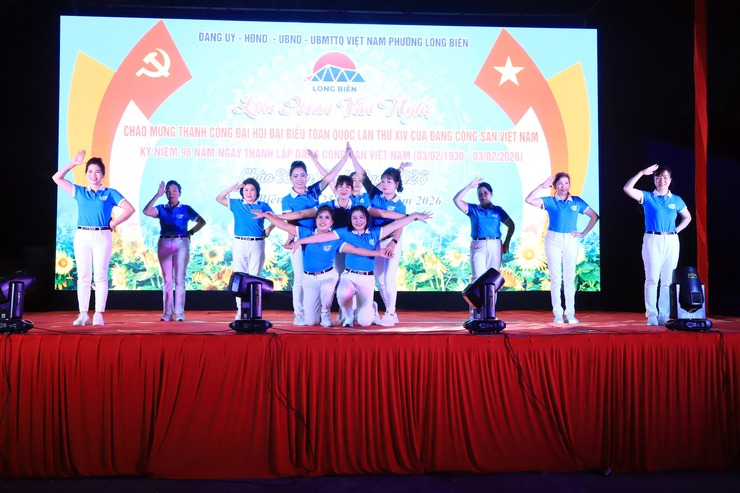 Long Biên đẩy mạnh các hoạt động tuyên truyền, văn hóa - thể thao chào mừng kỷ niệm 51 năm ngày Giải phóng miền Nam, thống nhất đất nước, 140 năm ngày Quốc tế Lao động và 136 năm ngày sinh Chủ tịch Hồ Chí Minh.- Ảnh 7.