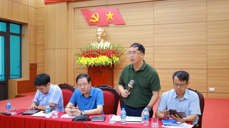 Xã Suối Hai họp tháo gỡ vướng mắc, đề xuất phương án bàn giao đất và cấp Giấy chứng nhận quyền sử dụng đất cho 29 hộ di dân Tân Đức- Ảnh 2.
