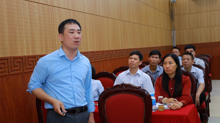 Xã Suối Hai họp tháo gỡ vướng mắc, đề xuất phương án bàn giao đất và cấp Giấy chứng nhận quyền sử dụng đất cho 29 hộ di dân Tân Đức- Ảnh 4.