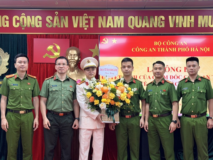 CÔNG BỐ QUYẾT ĐỊNH ĐIỀU ĐỘNG CÁN BỘ TẠI CÔNG AN PHƯỜNG CỬA NAM- Ảnh 4.