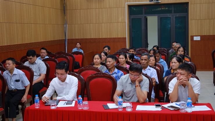 Xã Suối Hai họp tháo gỡ vướng mắc, đề xuất phương án bàn giao đất và cấp Giấy chứng nhận quyền sử dụng đất cho 29 hộ di dân Tân Đức- Ảnh 6.