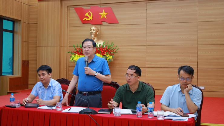Xã Suối Hai họp tháo gỡ vướng mắc, đề xuất phương án bàn giao đất và cấp Giấy chứng nhận quyền sử dụng đất cho 29 hộ di dân Tân Đức- Ảnh 1.