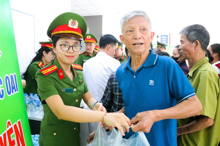 Lan tỏa yêu thương từ chương trình "Suất ăn nghĩa tình" tại Quốc Oai- Ảnh 8.