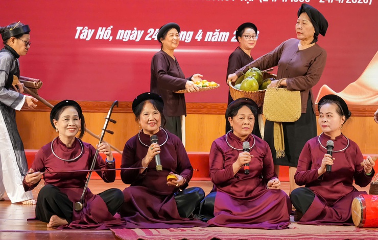 Tây Hồ rực rỡ sắc màu Liên hoan văn nghệ “Giai điệu tự hào - Rạng rỡ Việt Nam”- Ảnh 7.