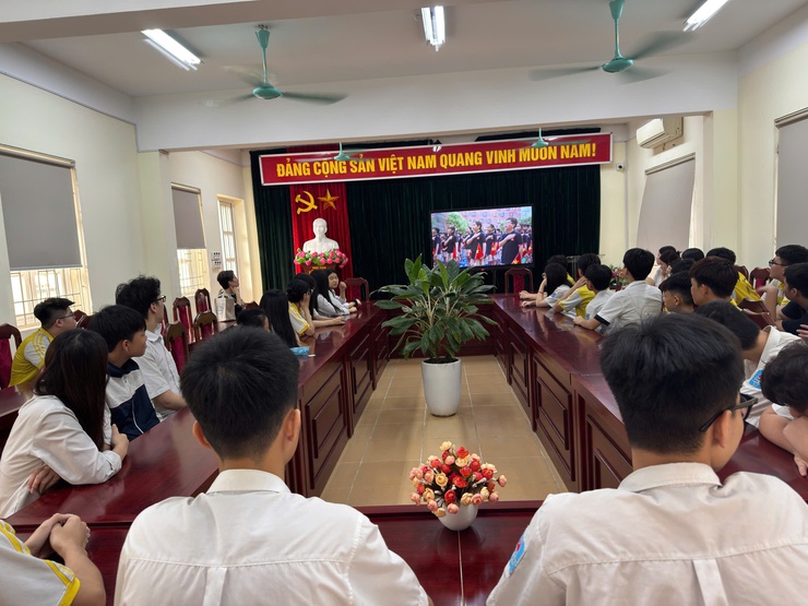 Phường Vĩnh Tuy tham gia Chương trình tuyên truyền phổ biến giáo dục pháp luật với chủ đề “Bản lĩnh Gen Z”- Ảnh 4.