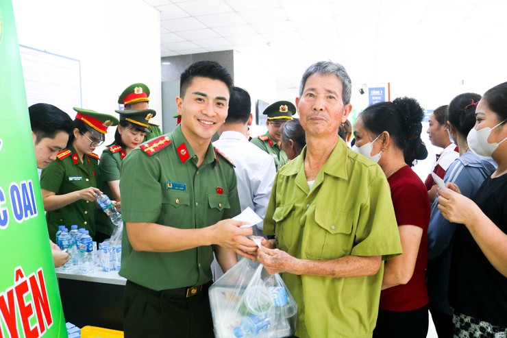 Lan tỏa yêu thương từ chương trình "Suất ăn nghĩa tình" tại Quốc Oai- Ảnh 9.