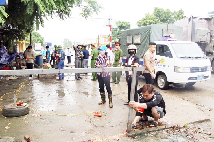 Trần Phú: tổ chức kiểm tra, xử lý vi phạm trật tự đô thị, đảm bảo an toàn giao thông- Ảnh 5.